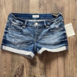 BNWT Bootlegger Shorts Sz 28